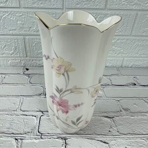 Fine China of Japan Porcelain Floral Vase Gold Scalloped Rim